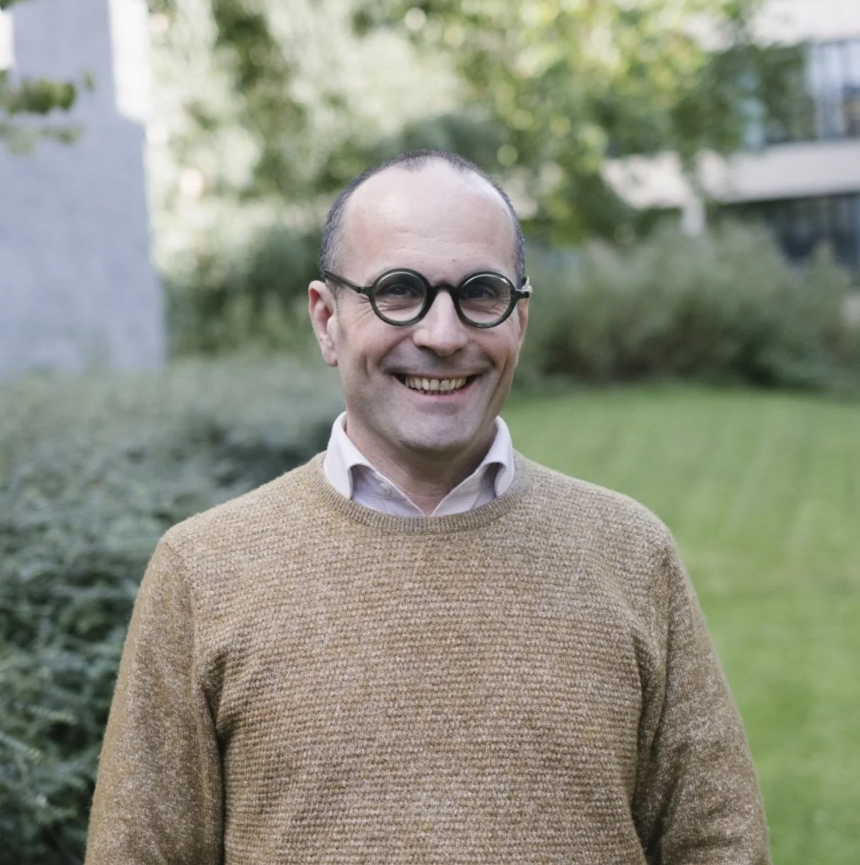  Dr. Roger Cremades, from the University of Leeds, a renowned researcher in complexity and ecological economics.  Dr. Cremades’ work spans sustainability, global change, and urban-regional systems, integrating diverse data into advanced quantitative 