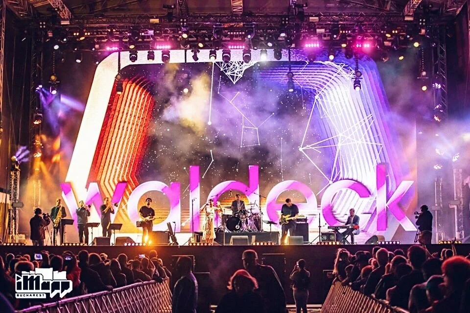 on tour with Waldeck live