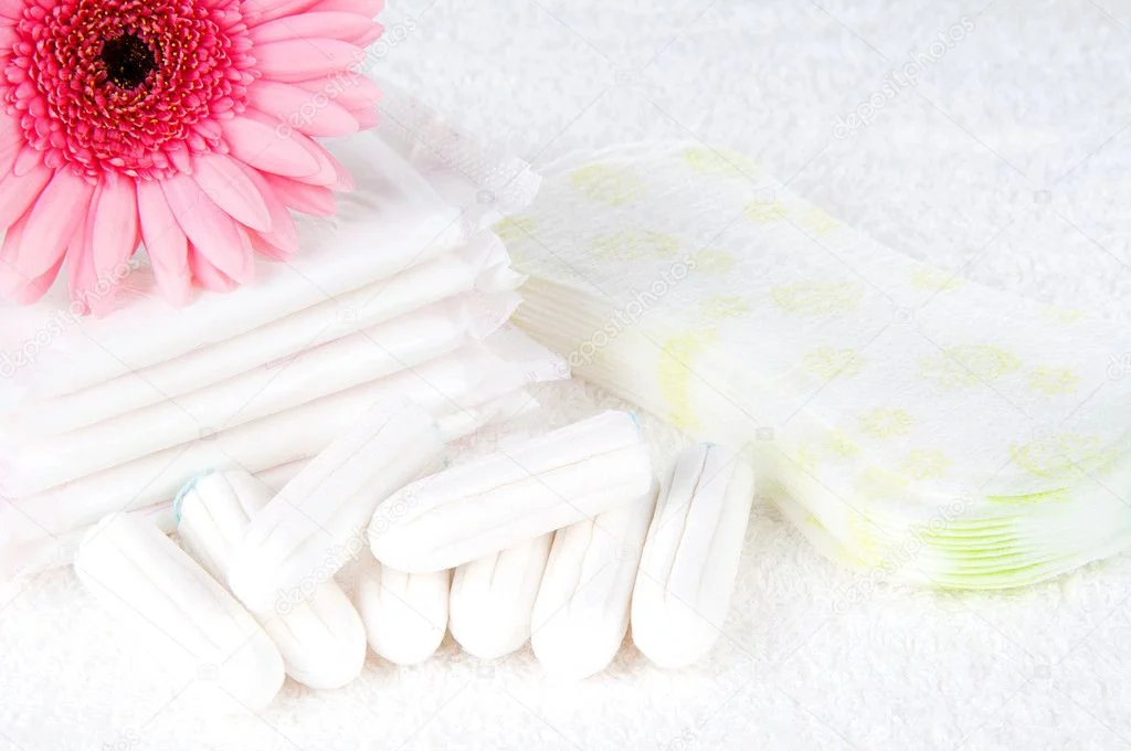 depositphotos_6360785-stock-photo-tampons-and-pads.jpg
