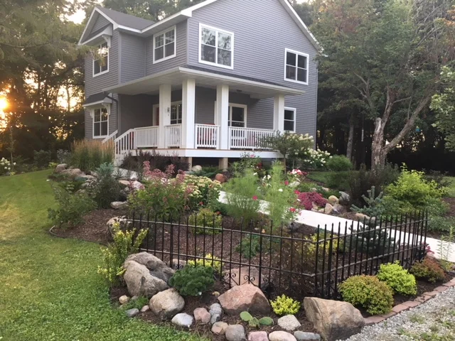 rock garden fence.JPG