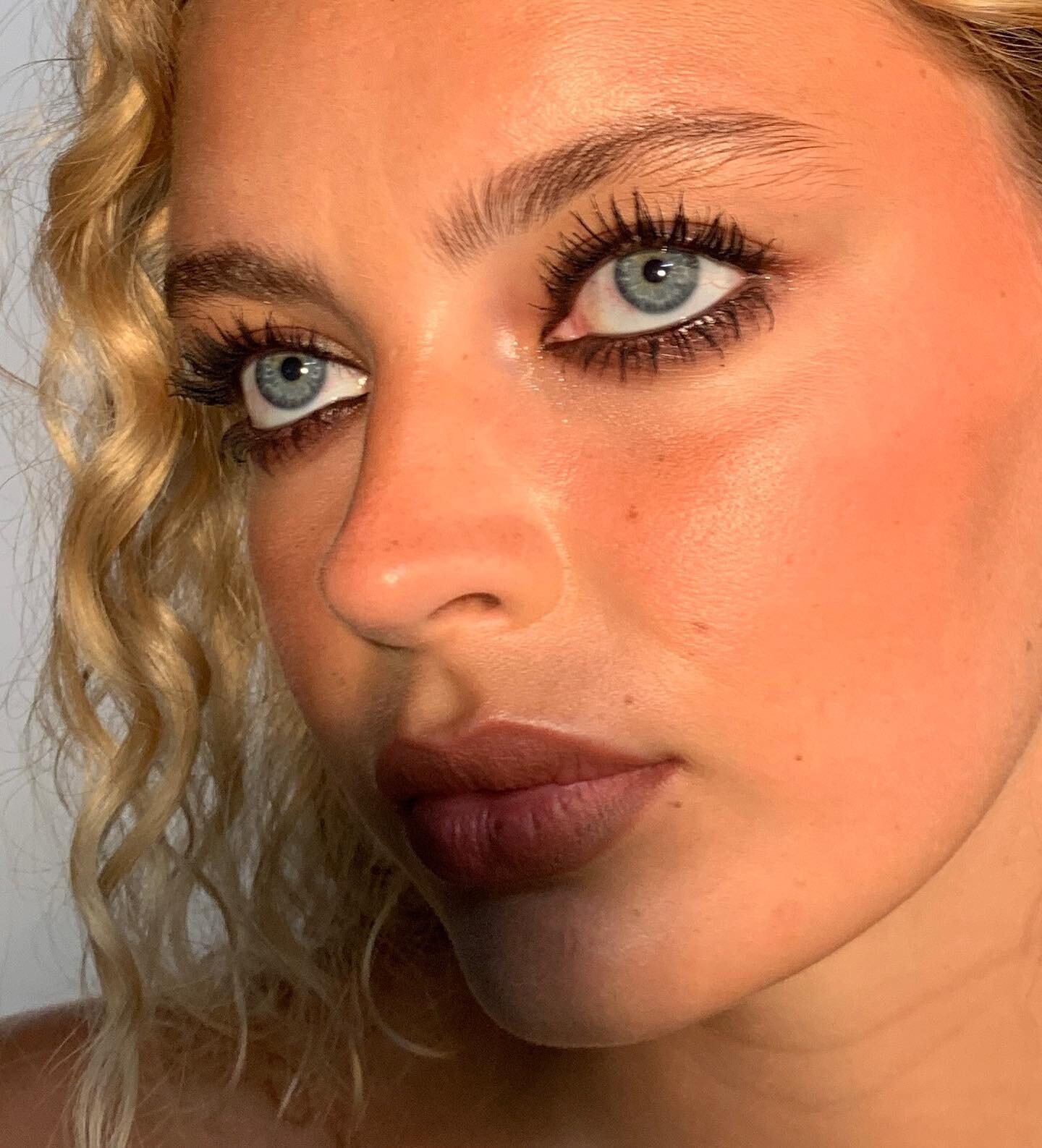 sunkissed skin + glitter tears #beautybts