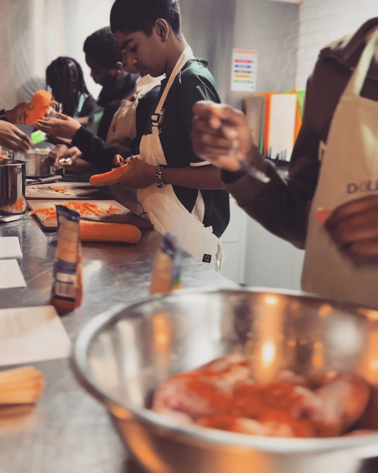 *SUMMER BLITZ BEGINS!*

Today is the first day of our summer holiday programme welcoming young people from @reachinghigheruk's #SummerBlitz to cook with us both for our community caff and for 100 other hungry young people every Tues-Thurs for the nex