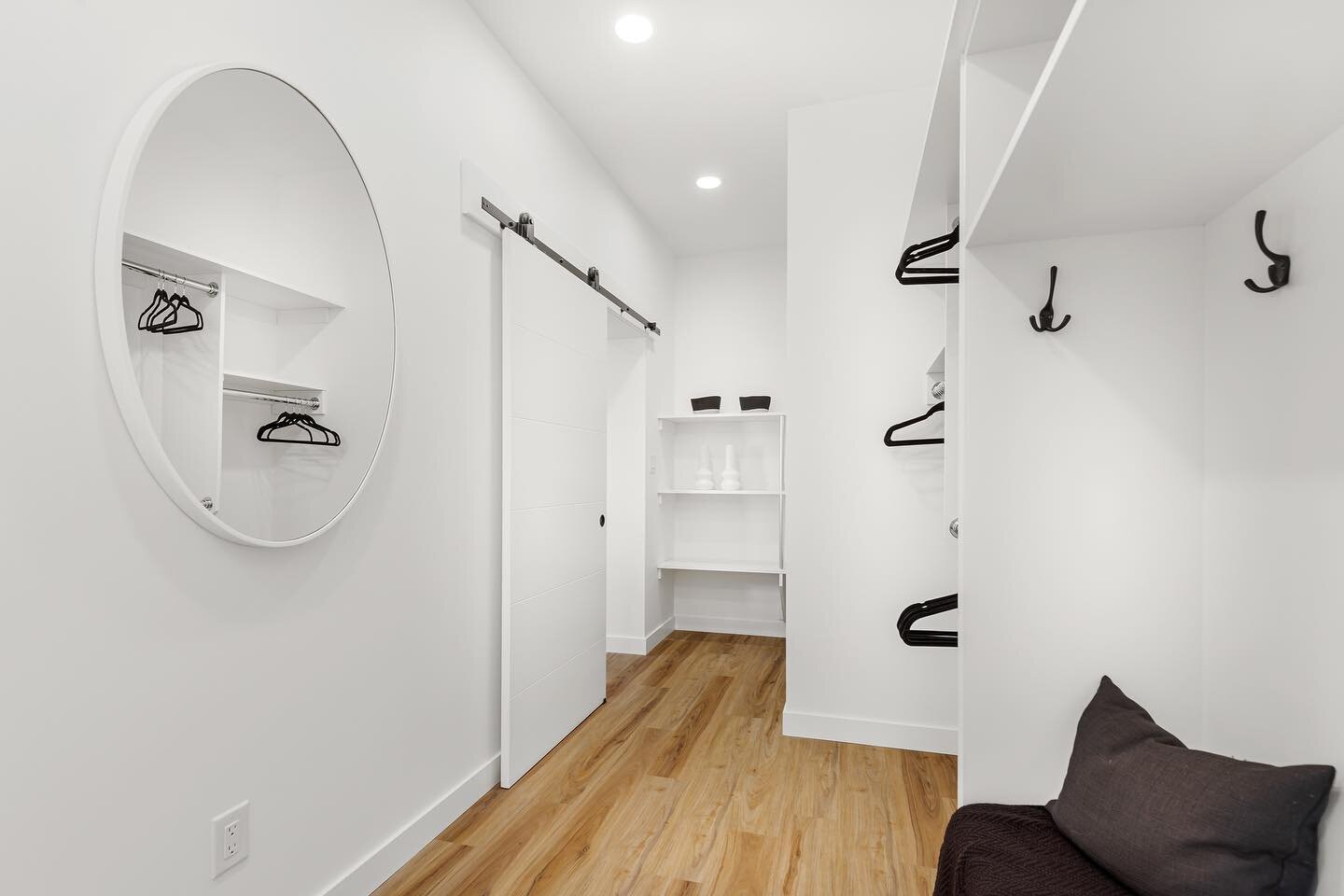 @kdr.homes strives to make spaces both visually appealing and functional, and mudrooms are no exception. These rooms are incredibly versatile with an abundance of possibilities and provide a great space to acquire some additional, and oftentimes much