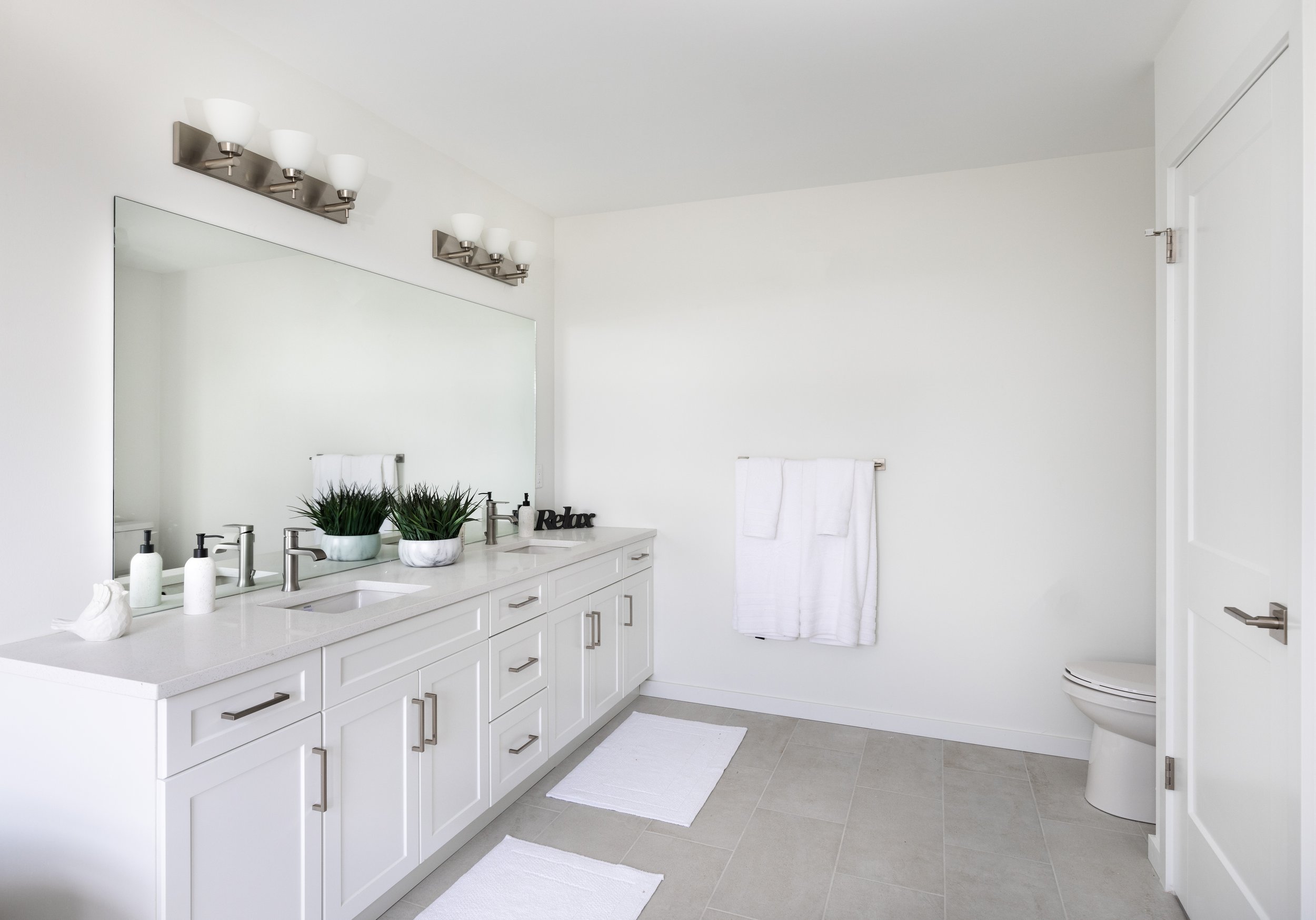 155 ensuite vanity.jpg