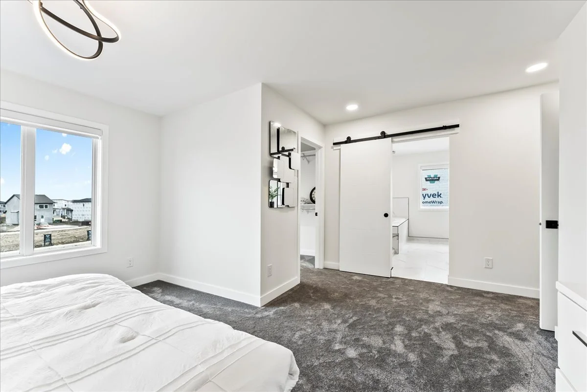 master to ensuite.jpg