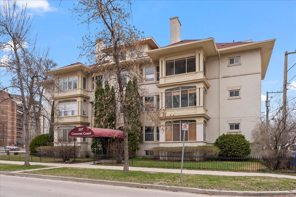 exterior 2.jpg
