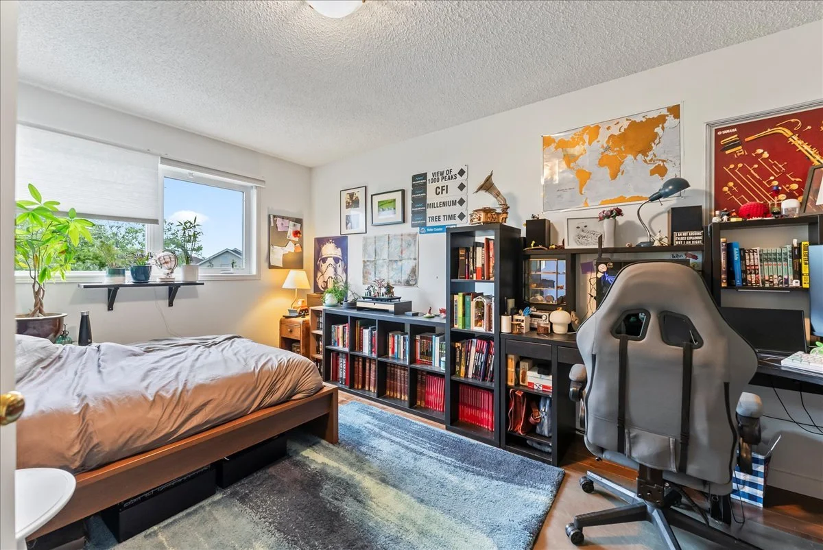 second bedroom.jpg