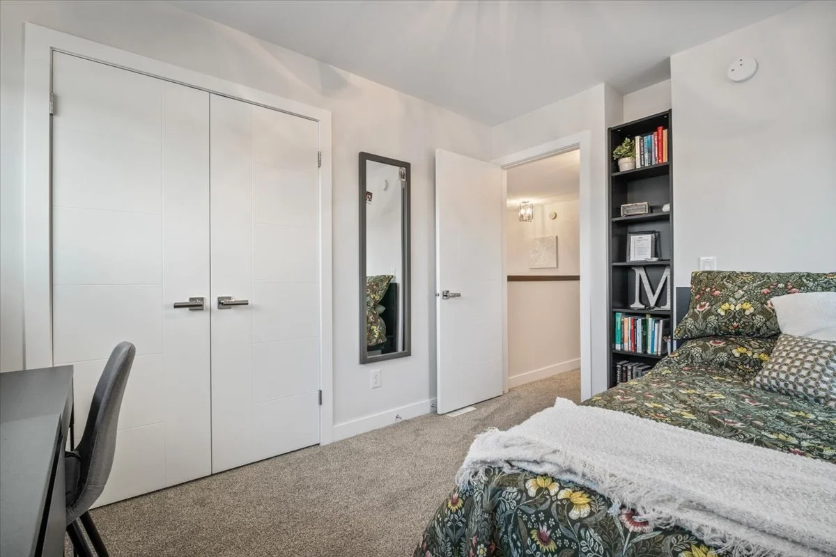 third bedroom 2.jpg