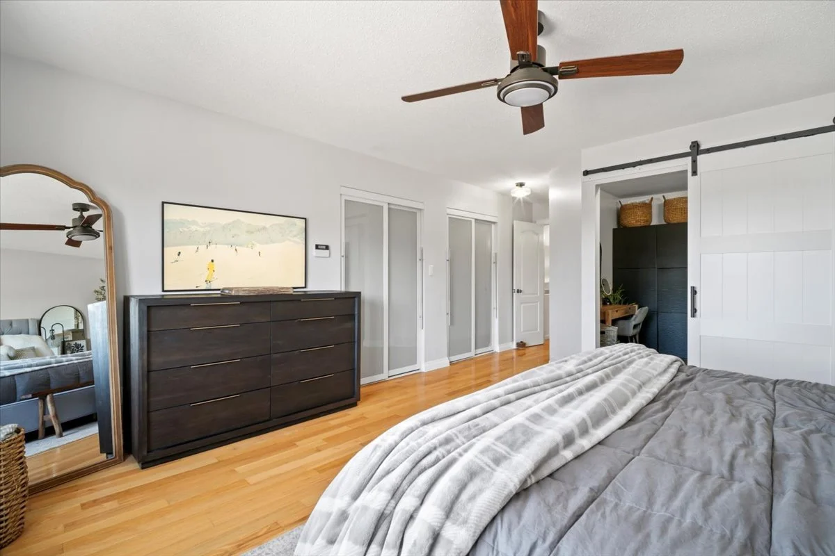 primary bedroom photo 2.jpg