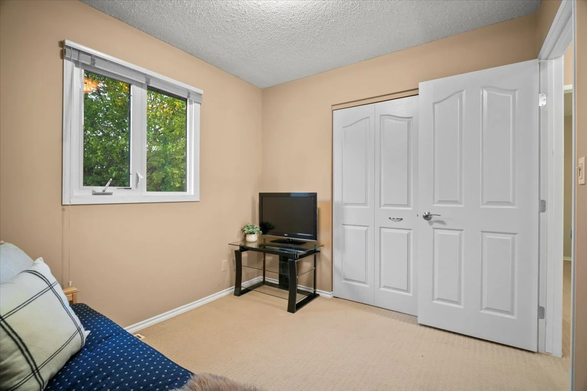 second bedroom 2.jpg