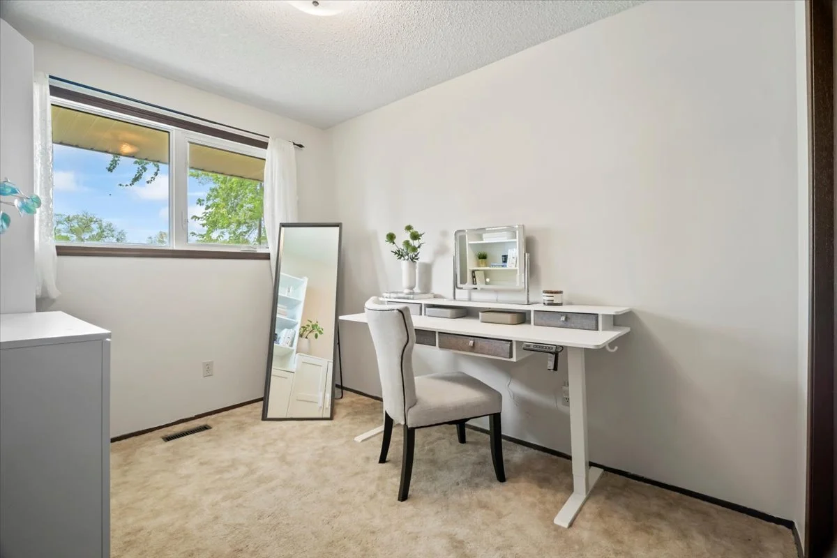 second bedroom.jpg
