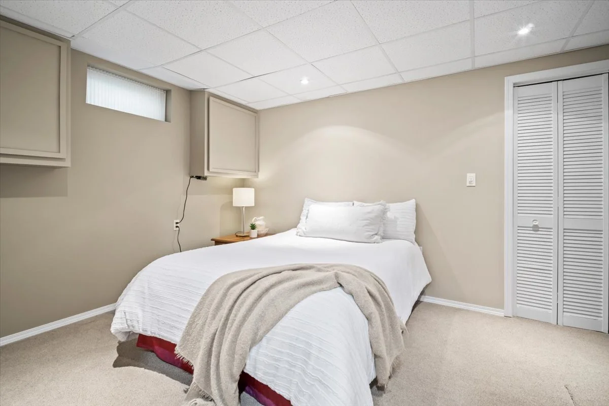 basement bedroom.jpg