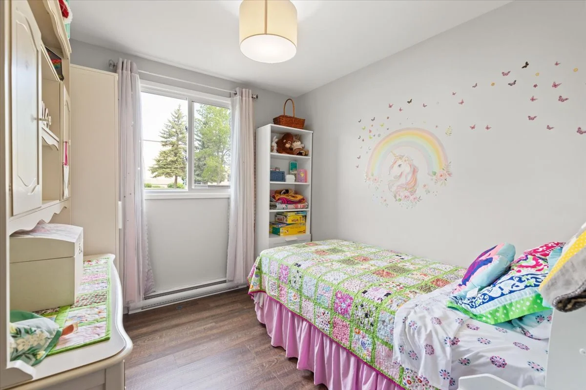 second bedroom.jpg