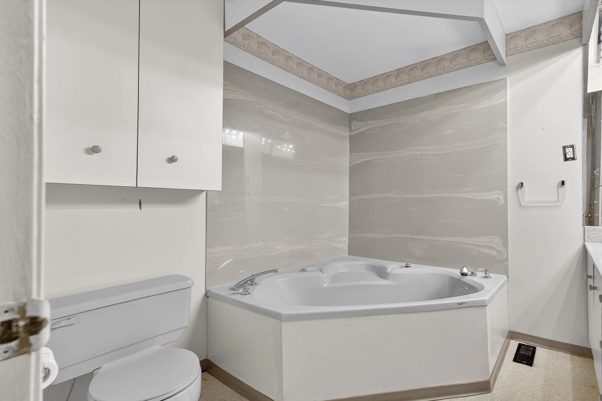 bathroom .jpg