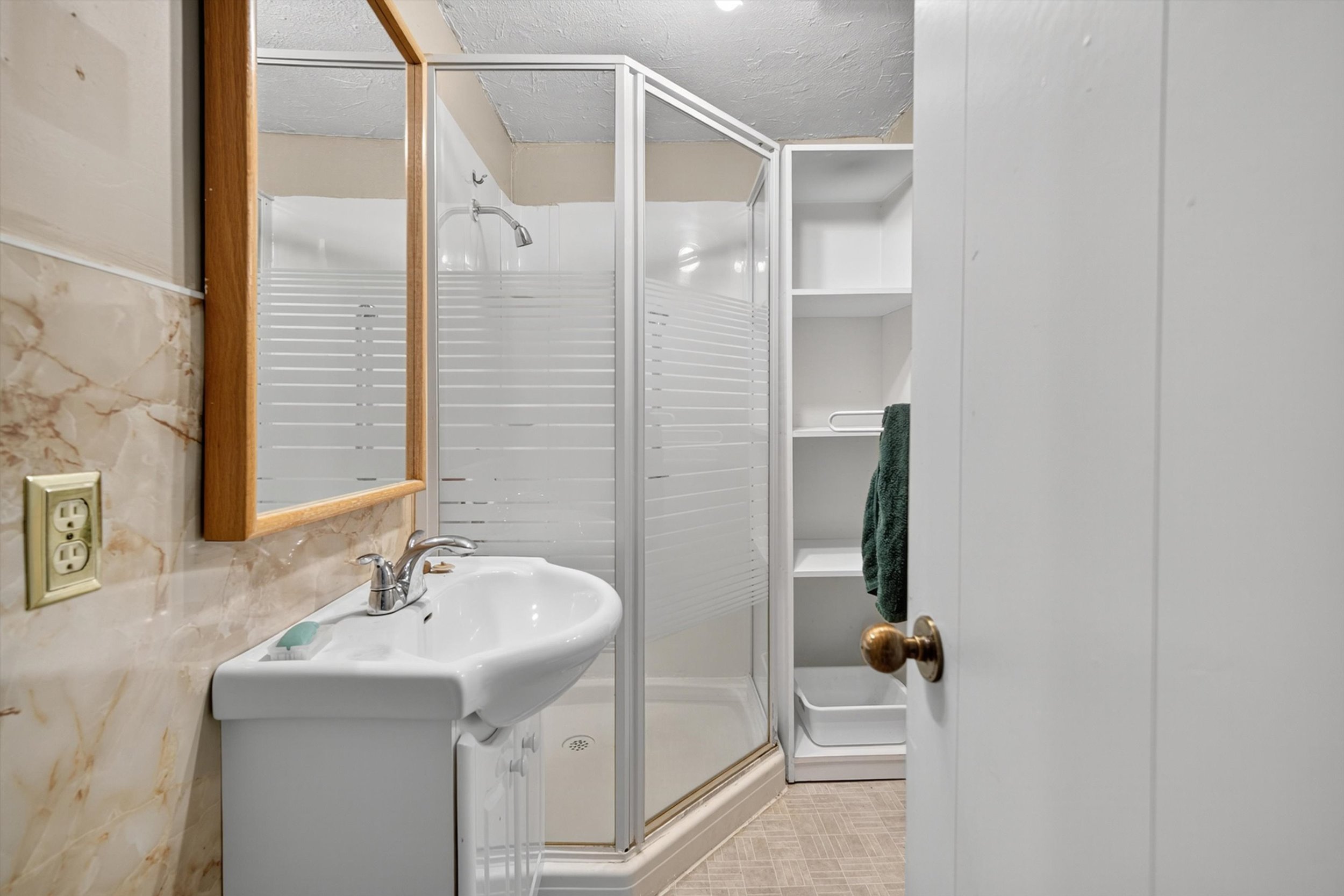 bathroom 2.jpg