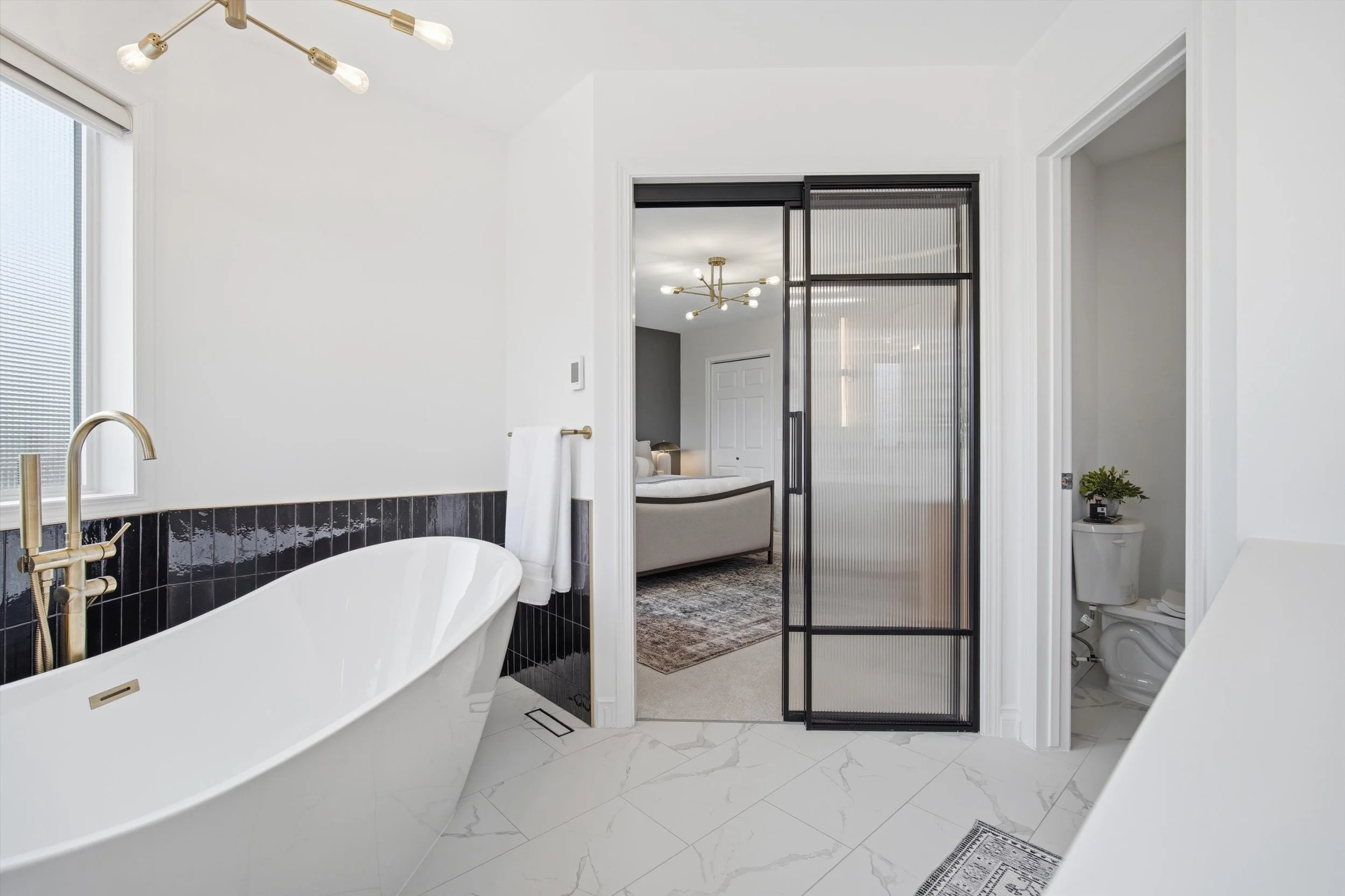 ensuite glass doors.jpg