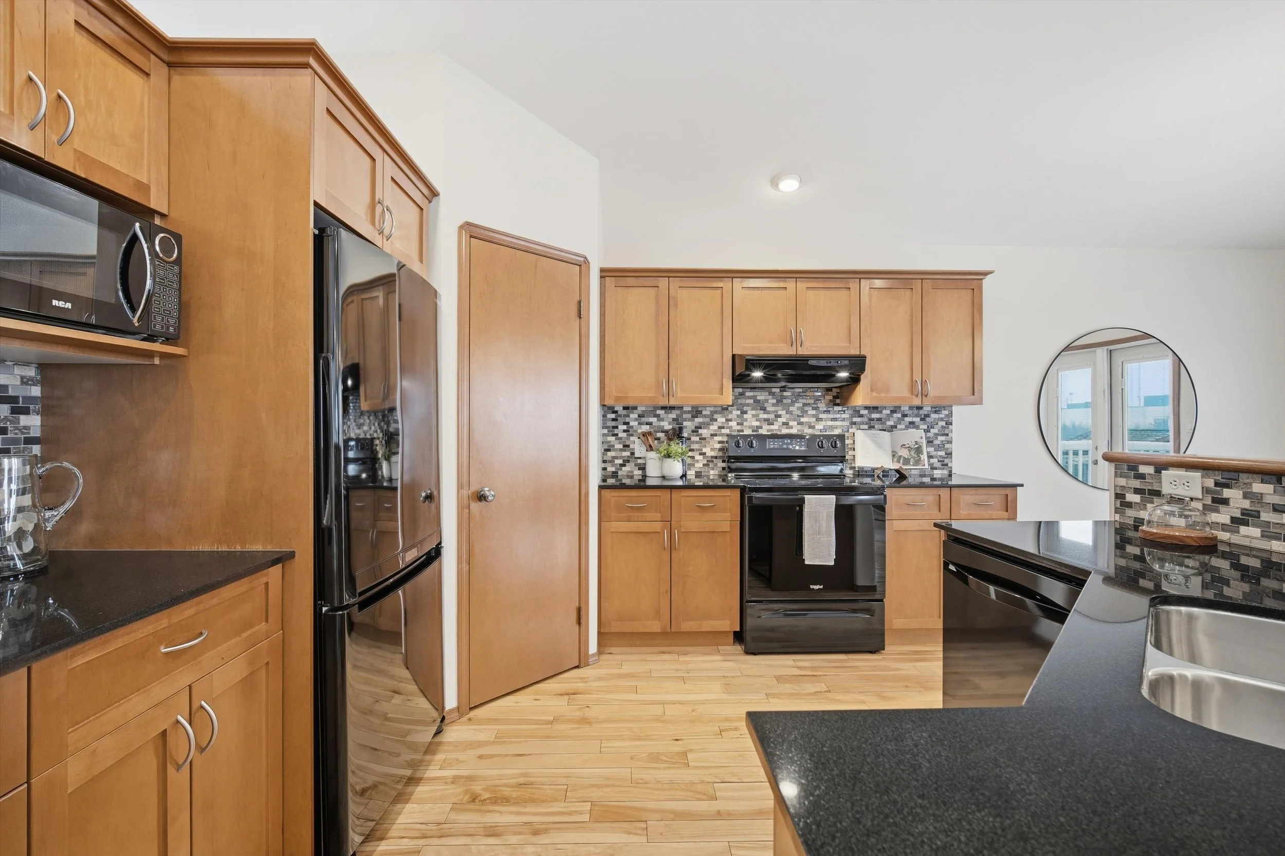 kitchen facing oven.jpg