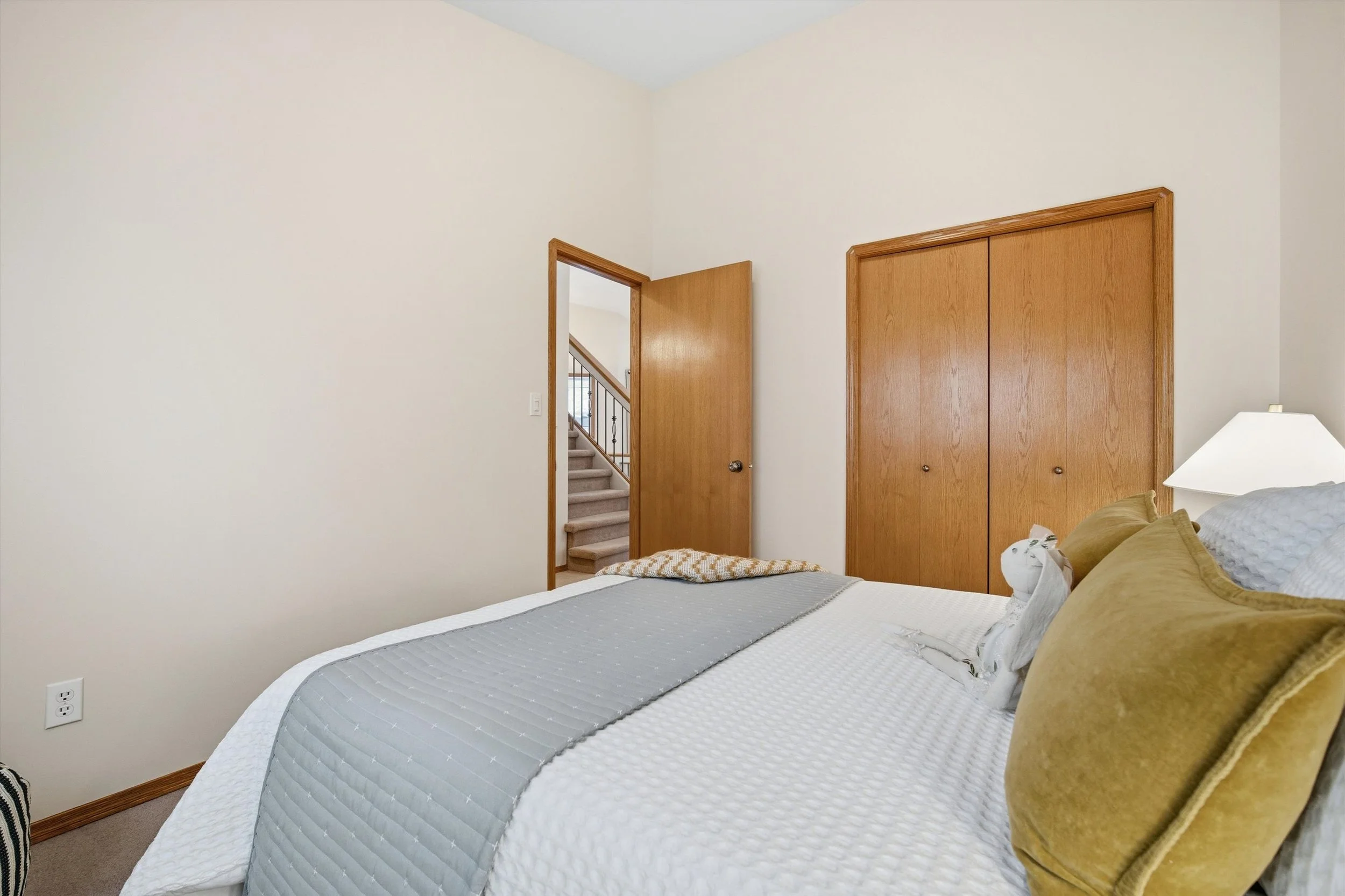 bed 1 second photo.jpg