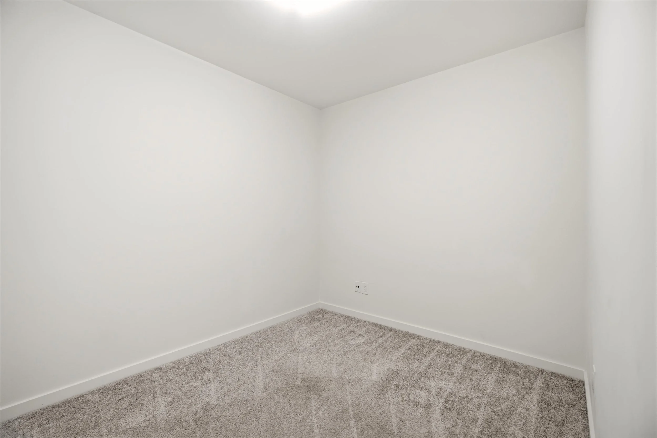 second bedroom.jpg