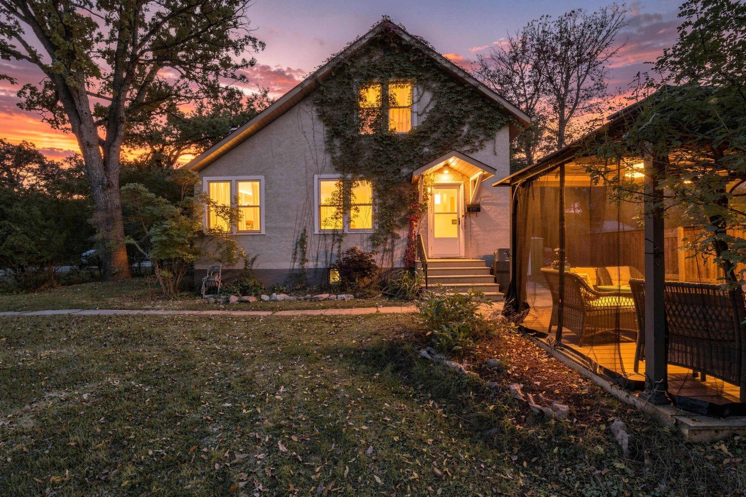   SOLD!  FORT GARRY 