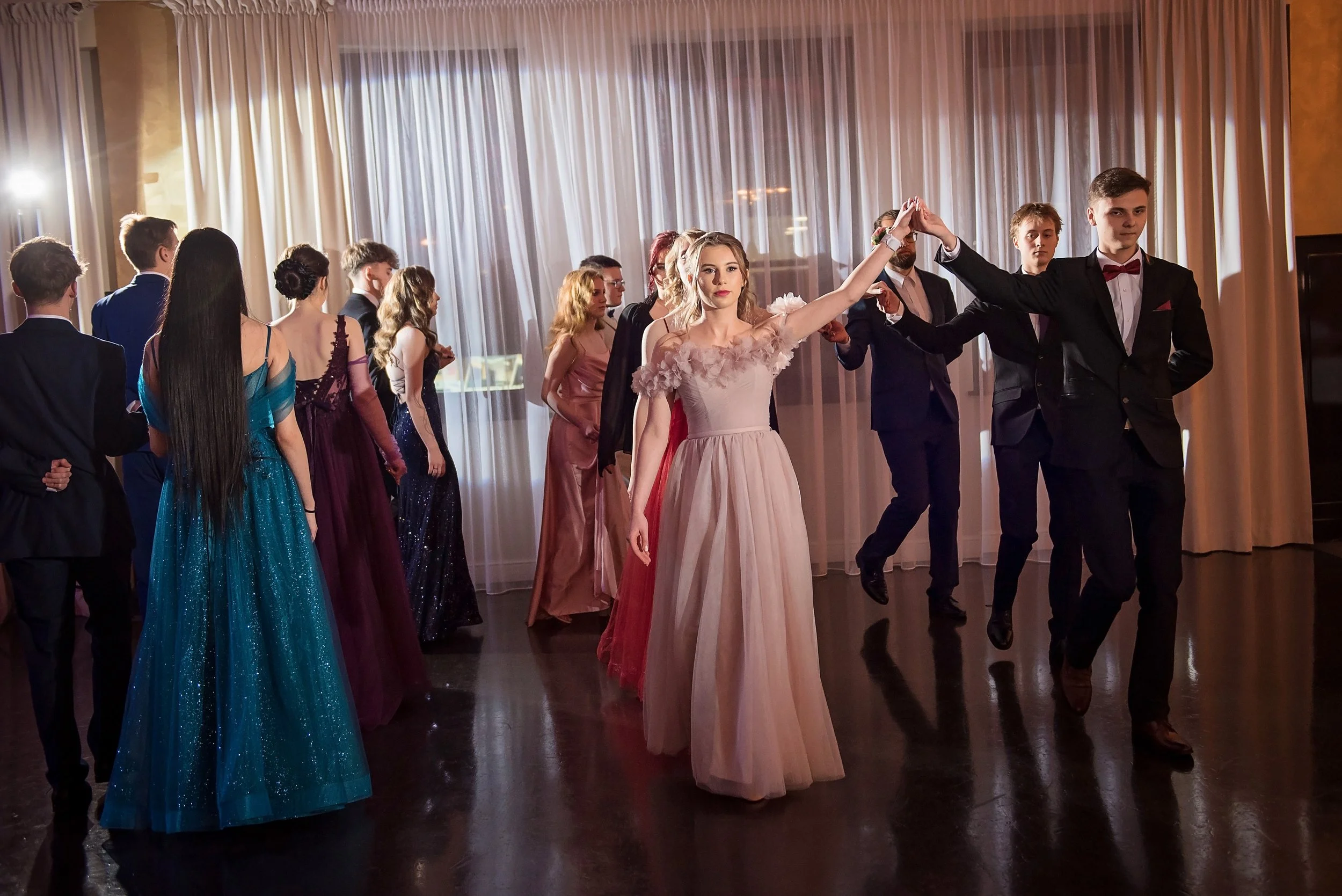 studniówka ZSZ Węgorzewo polonez (41).jpg