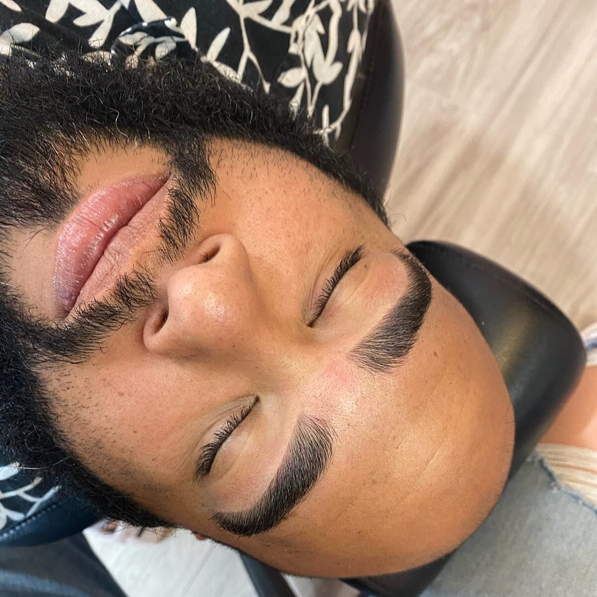 Men&rsquo;s brow cleanup, ✨ tweeze only 😳 Come see us ladies &amp; gents! ⁣⁣
⁣&bull;⁣
&bull;⁣
&bull;⁣
&bull;⁣
&bull;⁣
&bull;⁣
&bull;⁣
&bull;⁣
&bull;⁣
⁣Brows by Emily⁣⁣
⁣⁣
⁣⁣
⁣⁣
⁣⁣
⁣⁣
#mensbrows #meneyebrows #tulsamenbrows #tulsamen #tulsabrows #mens