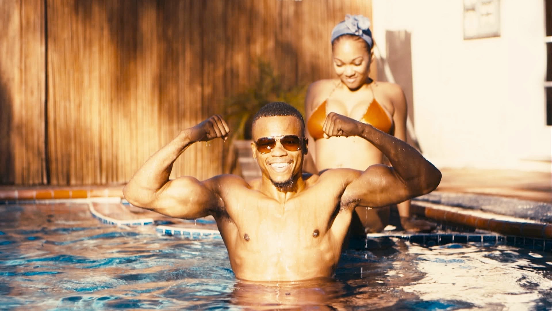 18_Malcolm im Pool_#2.jpg
