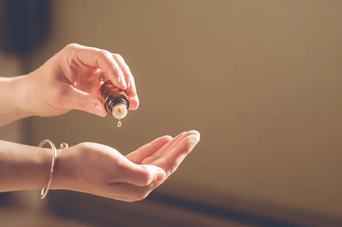 Woman_Using_Oils-102.jpg
