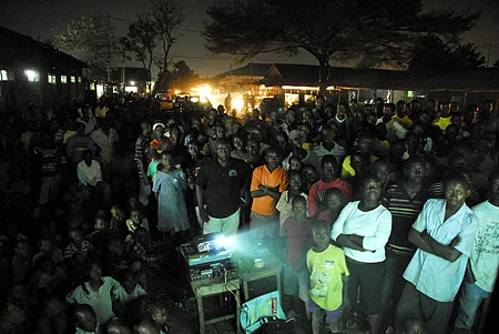 cinema-mobile-crowd.jpg
