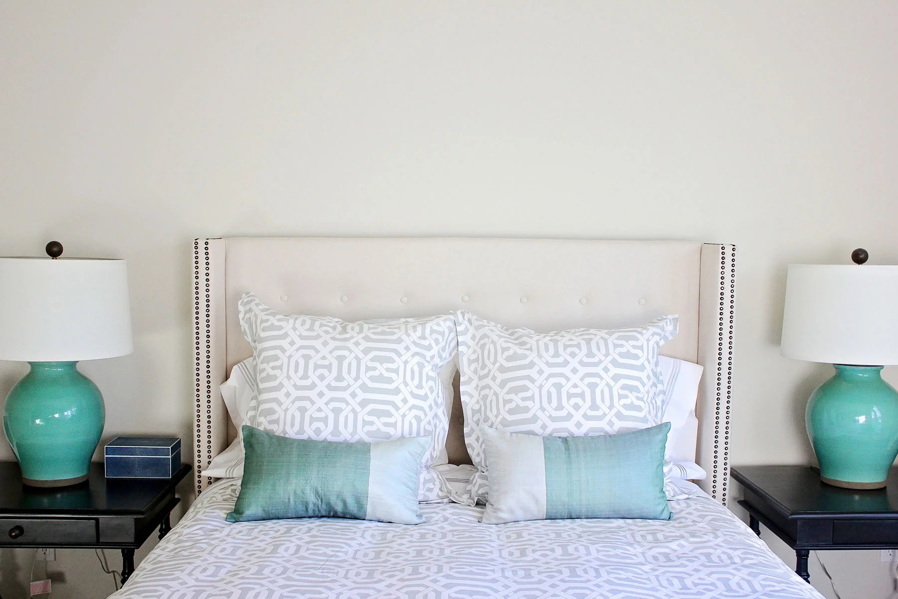 contemporary-master-bedroom-beach-cottage-decor-rollins-andrew.jpg