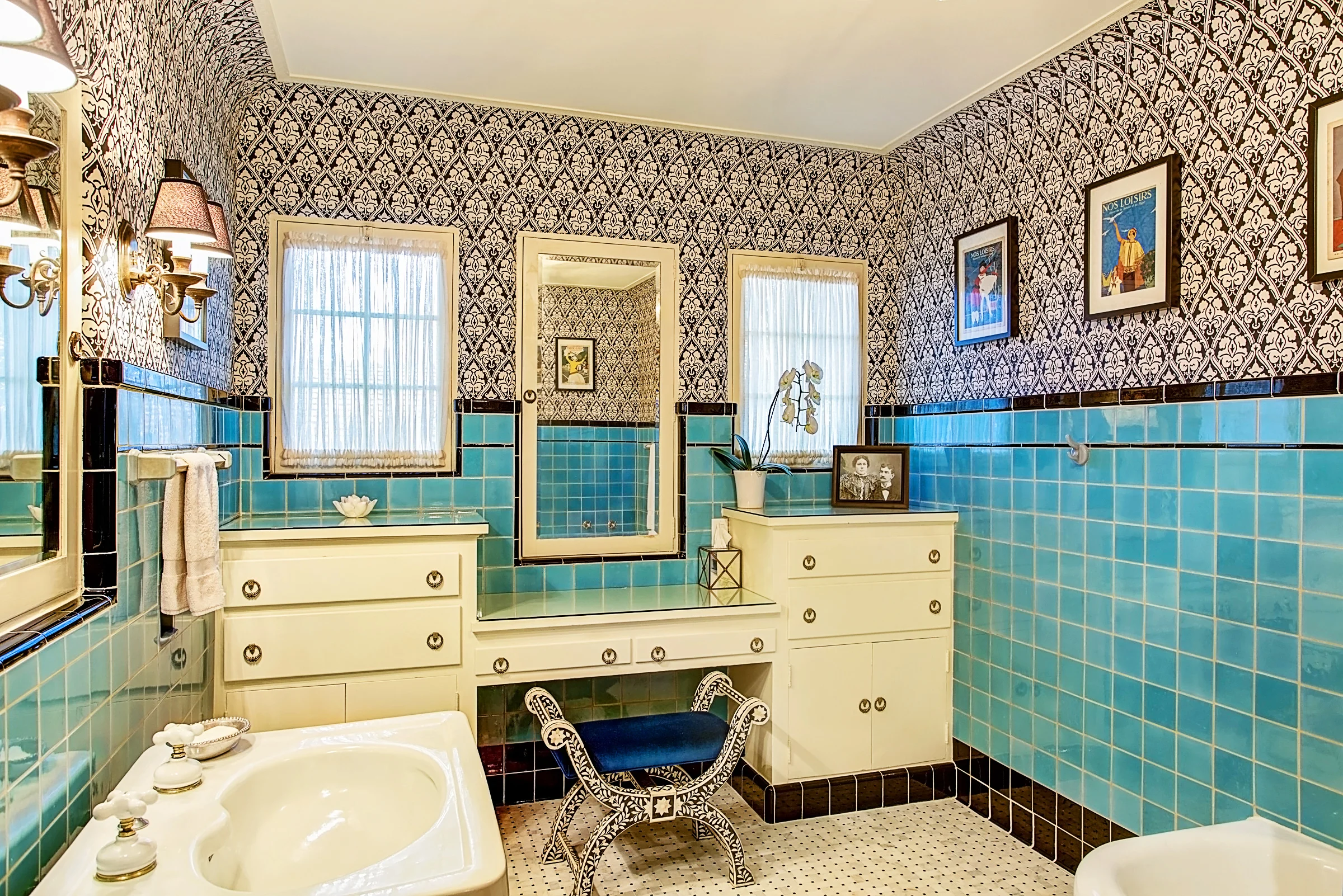 11- full bath.jpg
