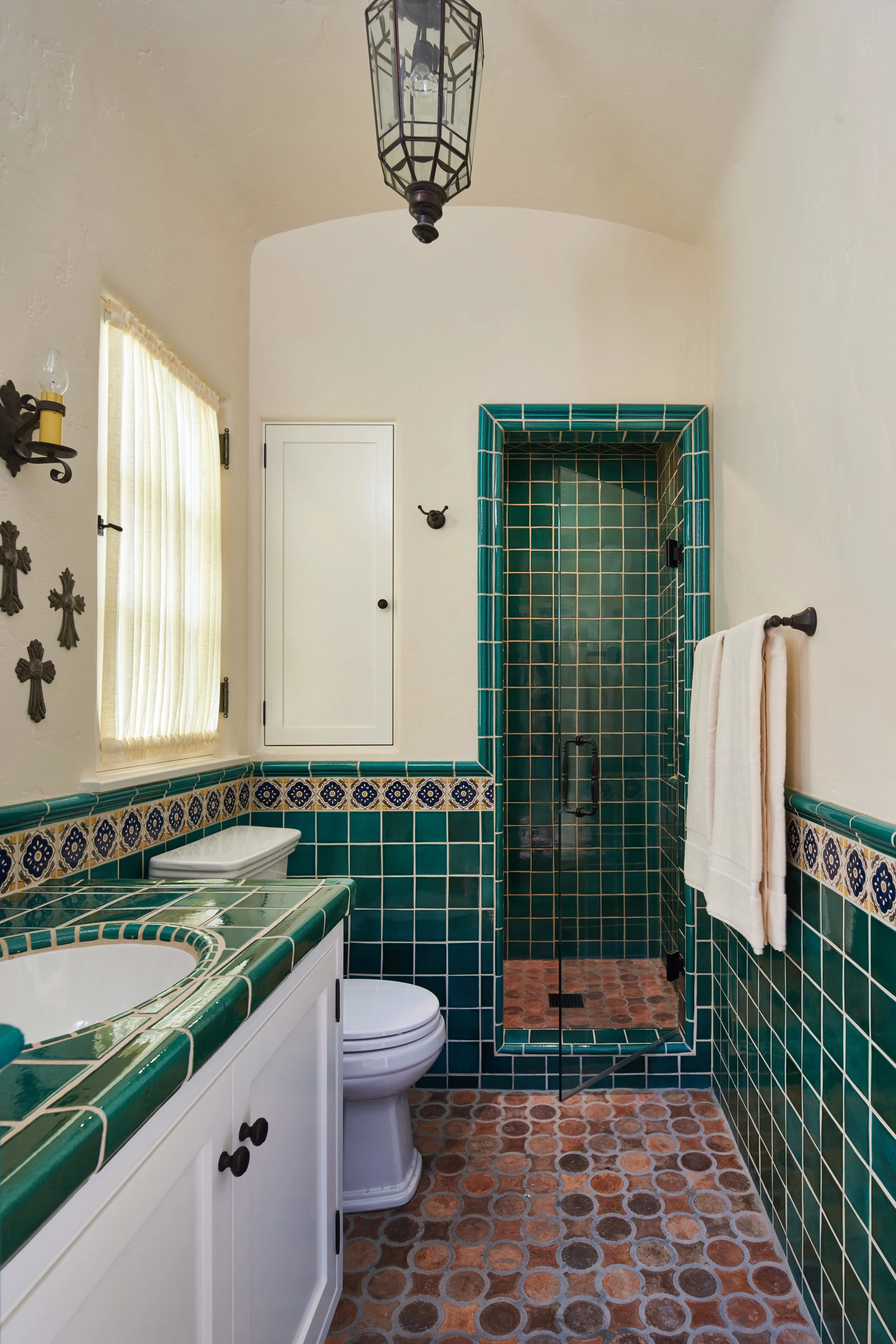 21 Pool House bath.jpg