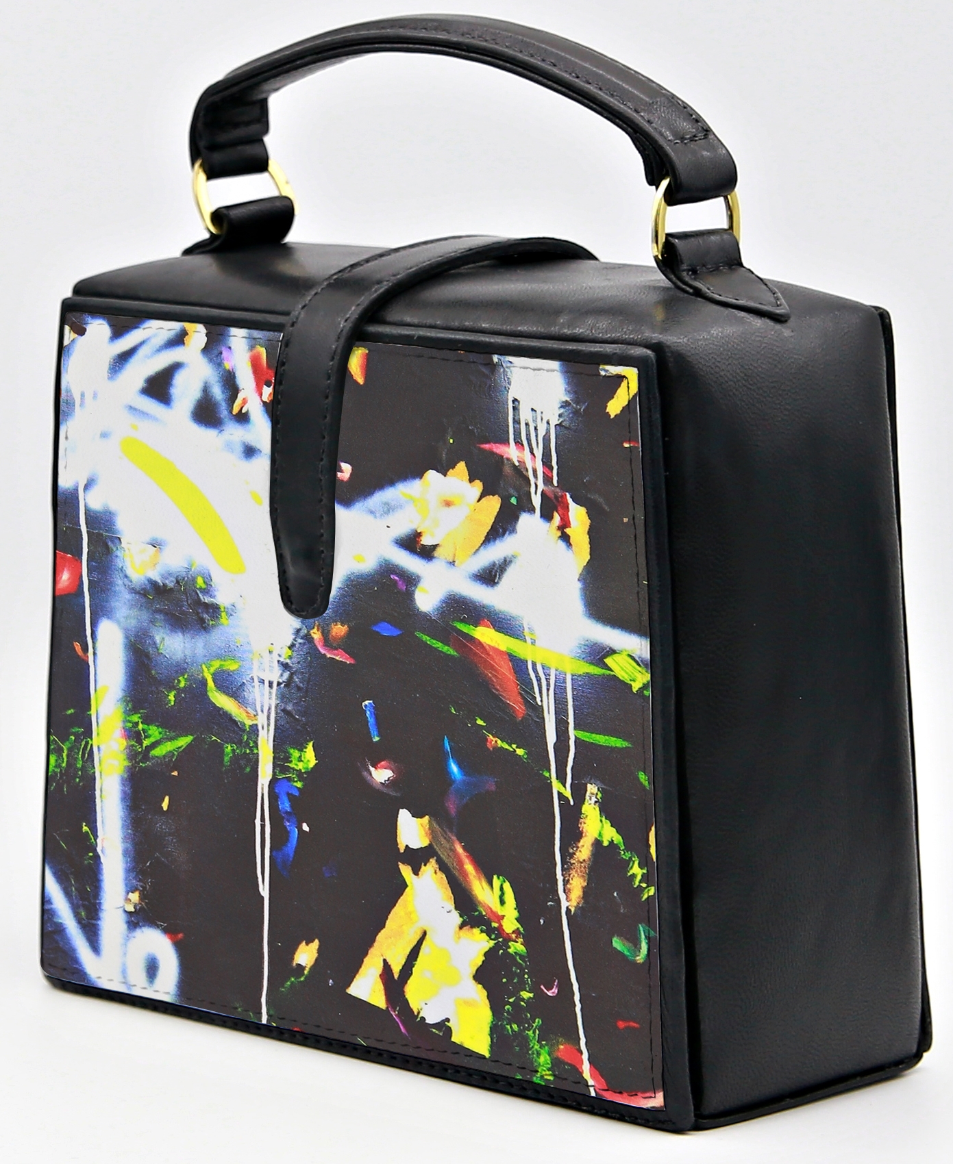 Graffiti Trapeze Bag Nir-Look-CROP.jpg