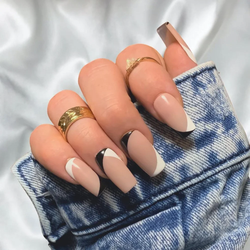 25 Neutral Minimalist Nail Designs On Trend for 2022 — Champagne & Savings