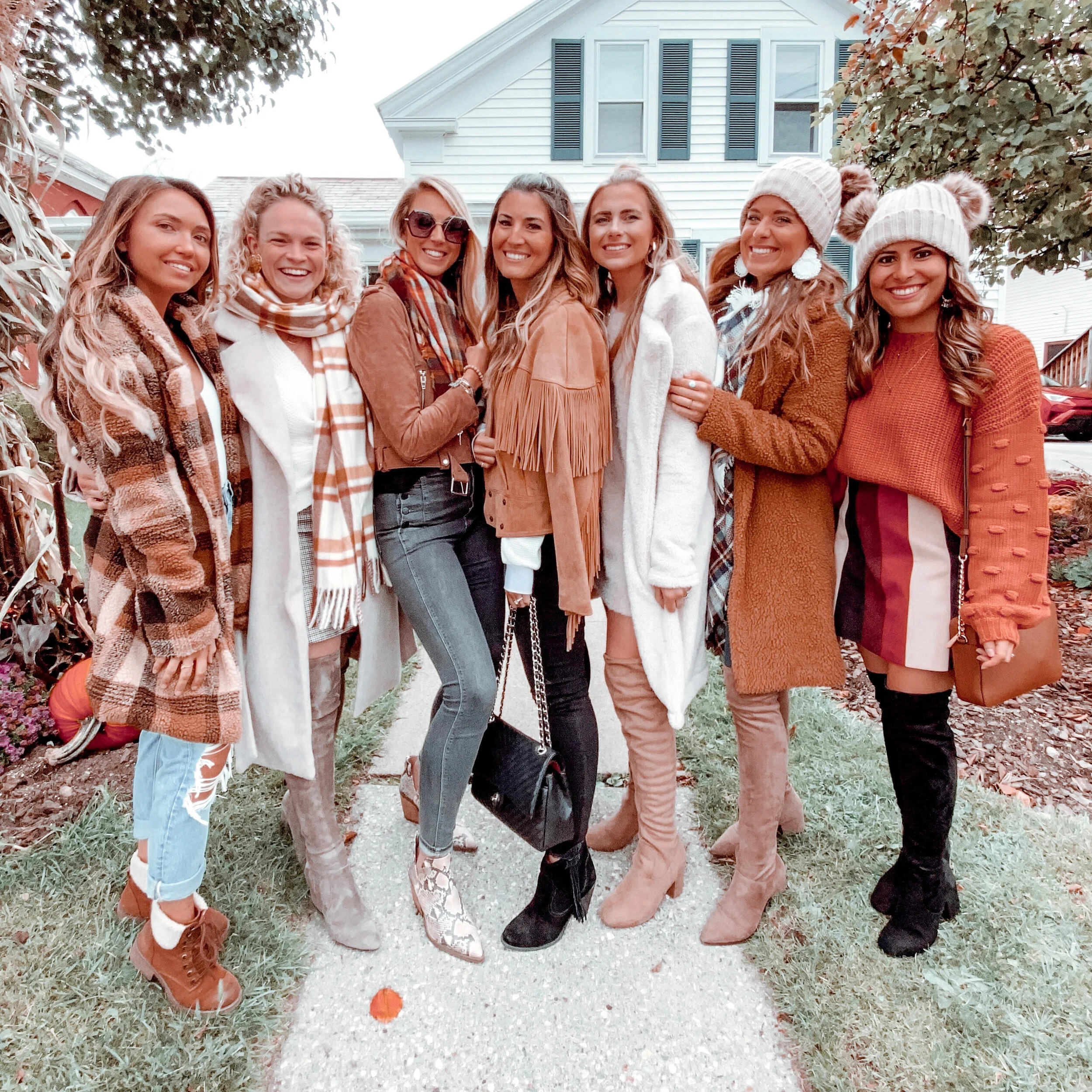Me and my blogger besties I’ve made this year!