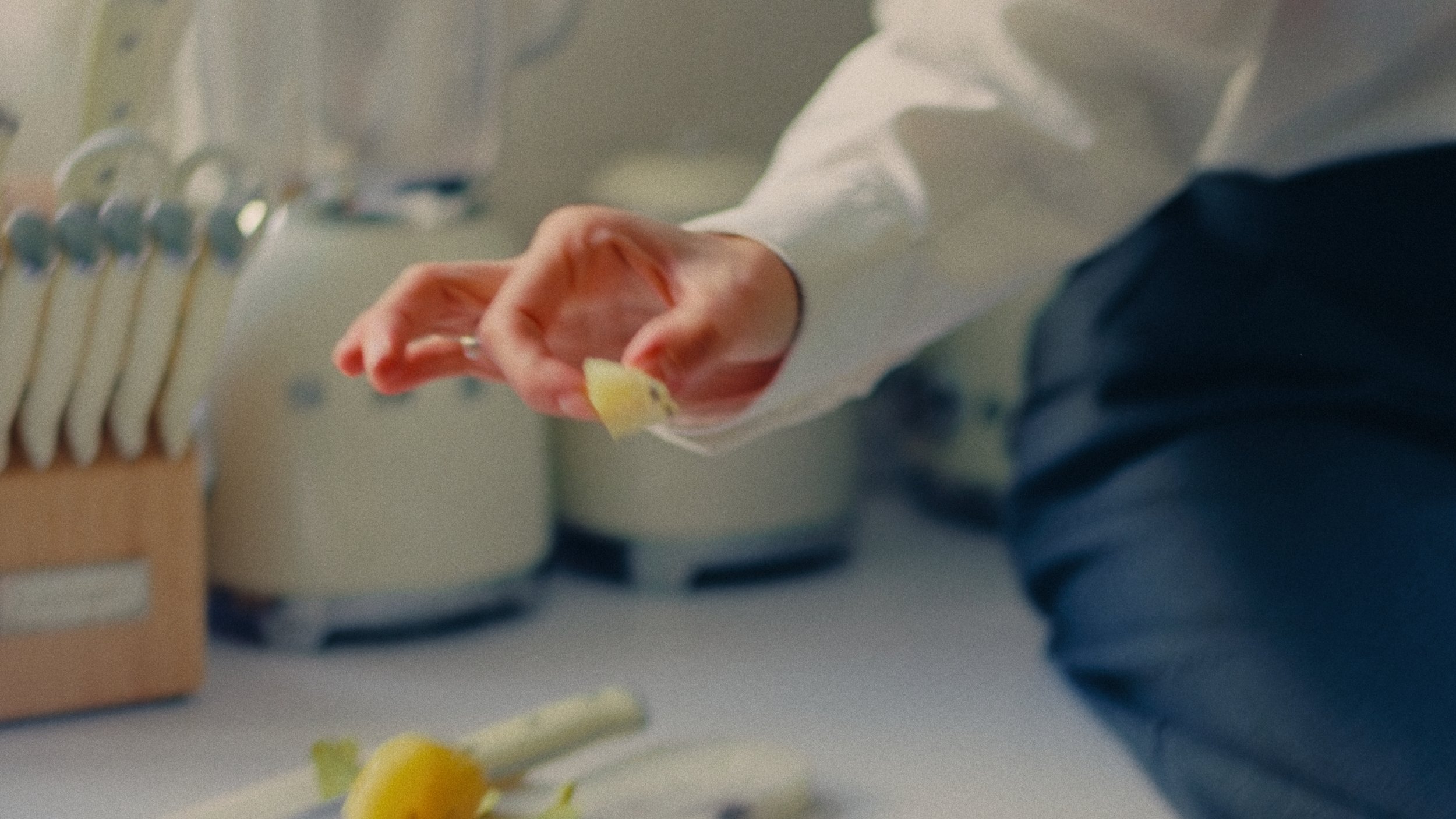 alexander-lakin-cinematographer-colorist-unexpected-delivery-09.jpg