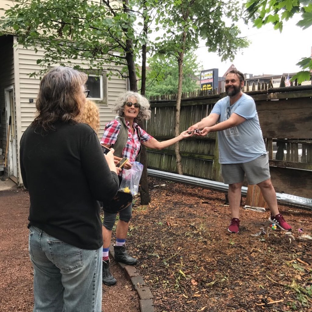 Thank you for Saturday&rsquo;s afternoon of art making with Darrell Roberts coinciding with his exhibition in the sculpture garden, curated by Camille Silverman. Despite the rain, it was a fun afternoon! 1) Michelle Stone hands Darrell Roberts art it