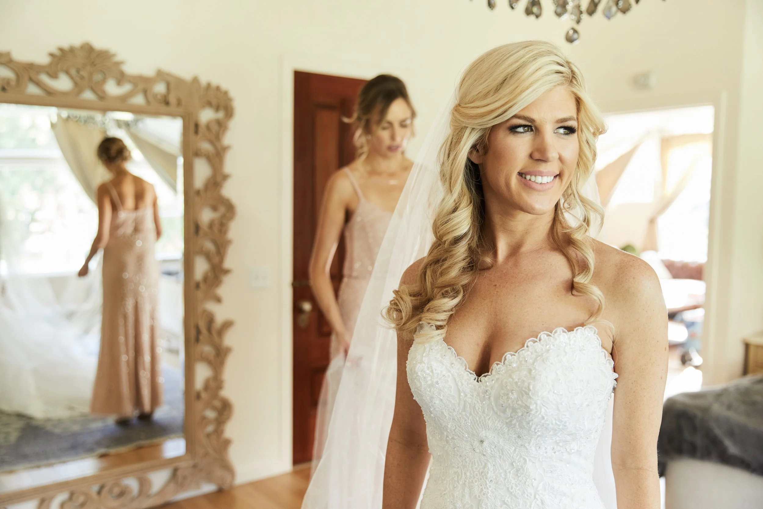 01_Getting Ready Bride_0226.jpg