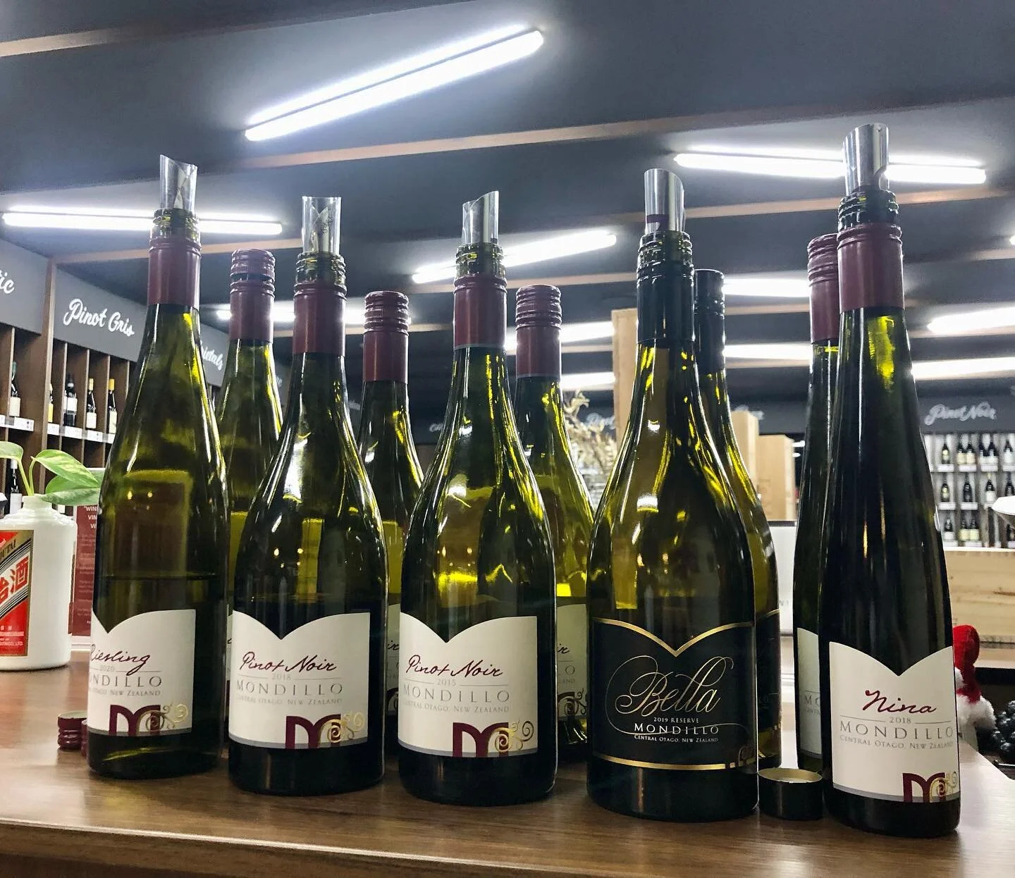 #thewinecavenz Social Club Wine Tasting vol.2 last night: Mondillo Vineyards, Bendigo, Central Otago. Thanks every social club members for joining us! And thanks Dom and Ally from @mondillowines for supporting us! #wine#nzwine#winetasting#pinotcentra