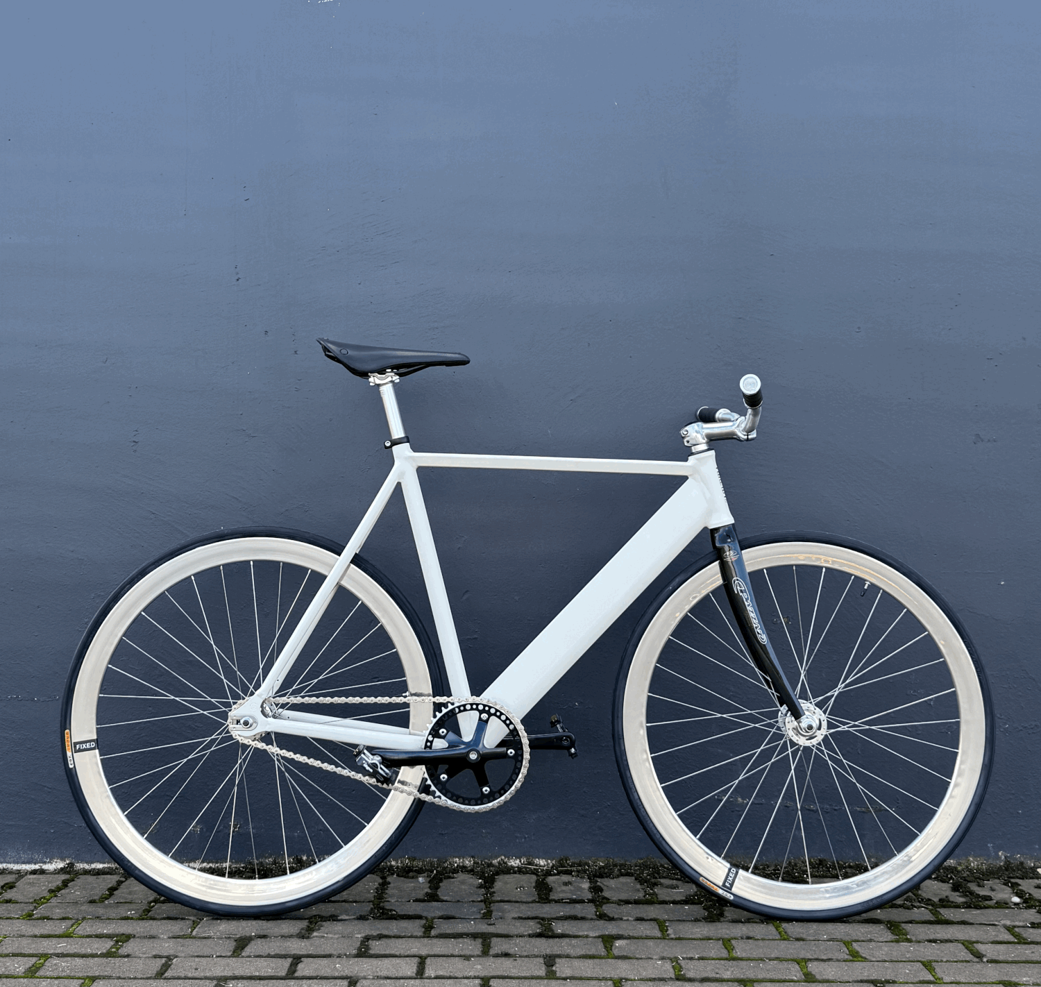 56cm Colossi Cheeko Alloy 56cm Bone White Pazza Carbon Fork Satin —  BESPOKED CYCLES