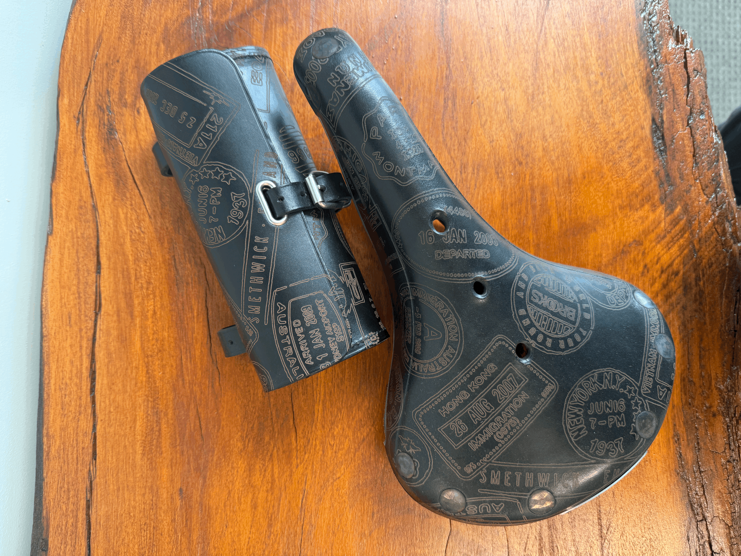 Brooks LAB  "Passport Edition" Saddle & Tool Roll (Set) Limited Edition (Black)