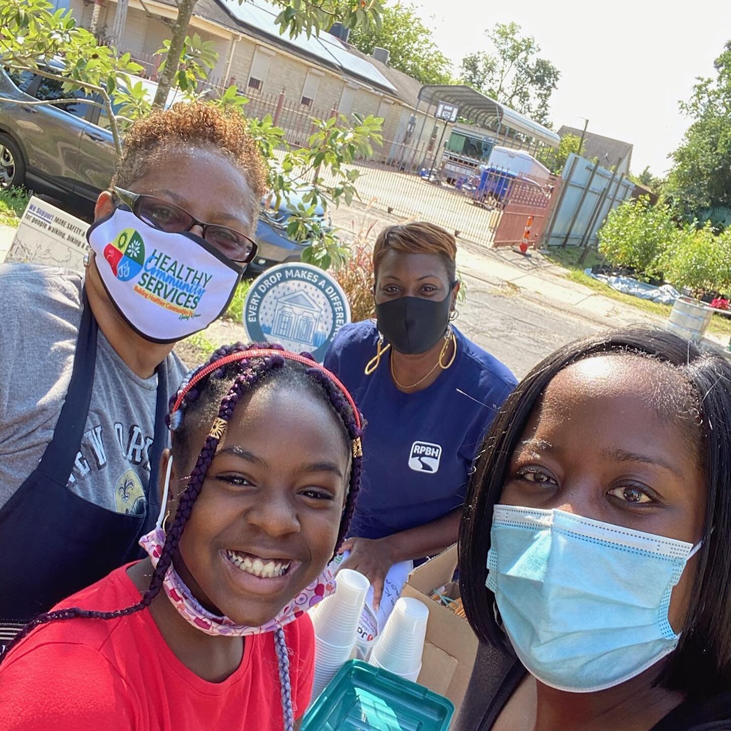 Healthy Community Services | Featured Seed Hub
New Orleans, LA
Healthy Community Services held a 'Seeds and Soil' give-a-way. This was an outdoor event which followed COVID-19 guidelines. Residents were provided the option of 4 different packages of 