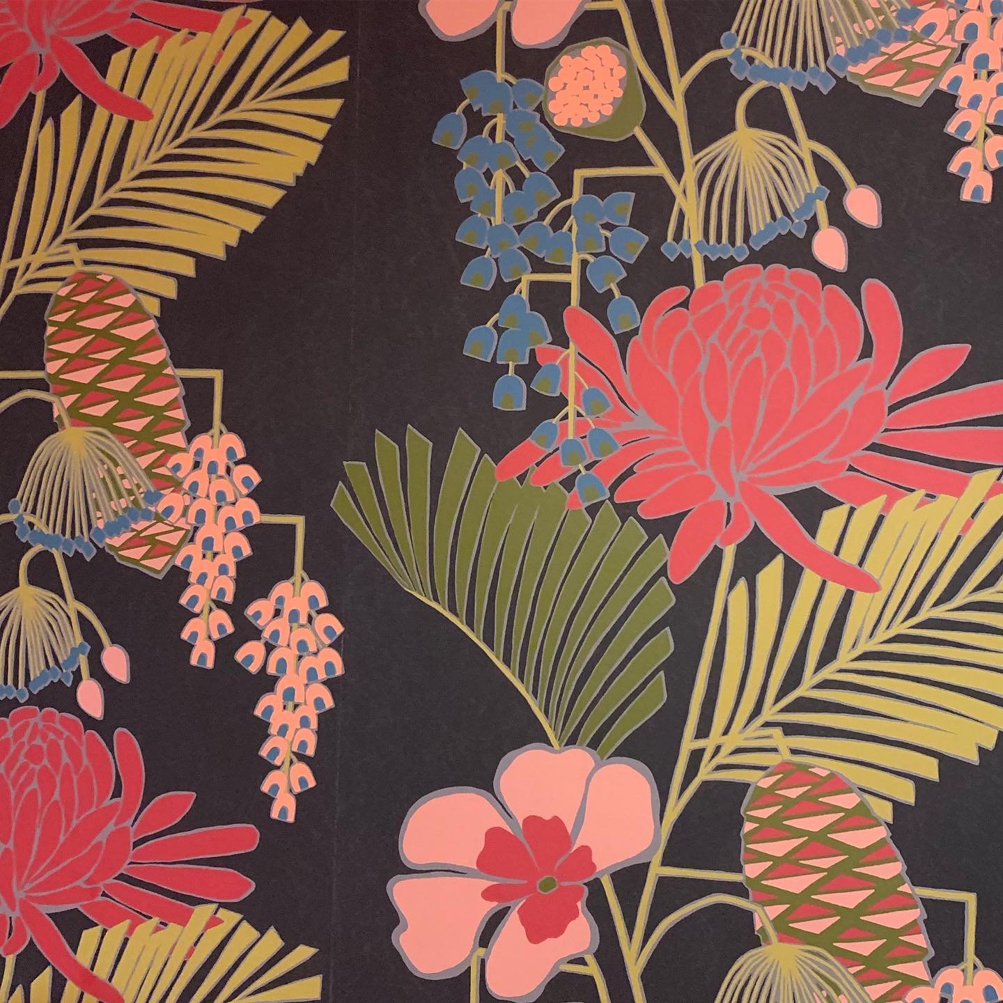 Latest wallpaper obsessions.. #okcdesigner #wallpaper #boldpattern #interiordesign #powderbaths #hayleyholmaninteriors #popofcolor
