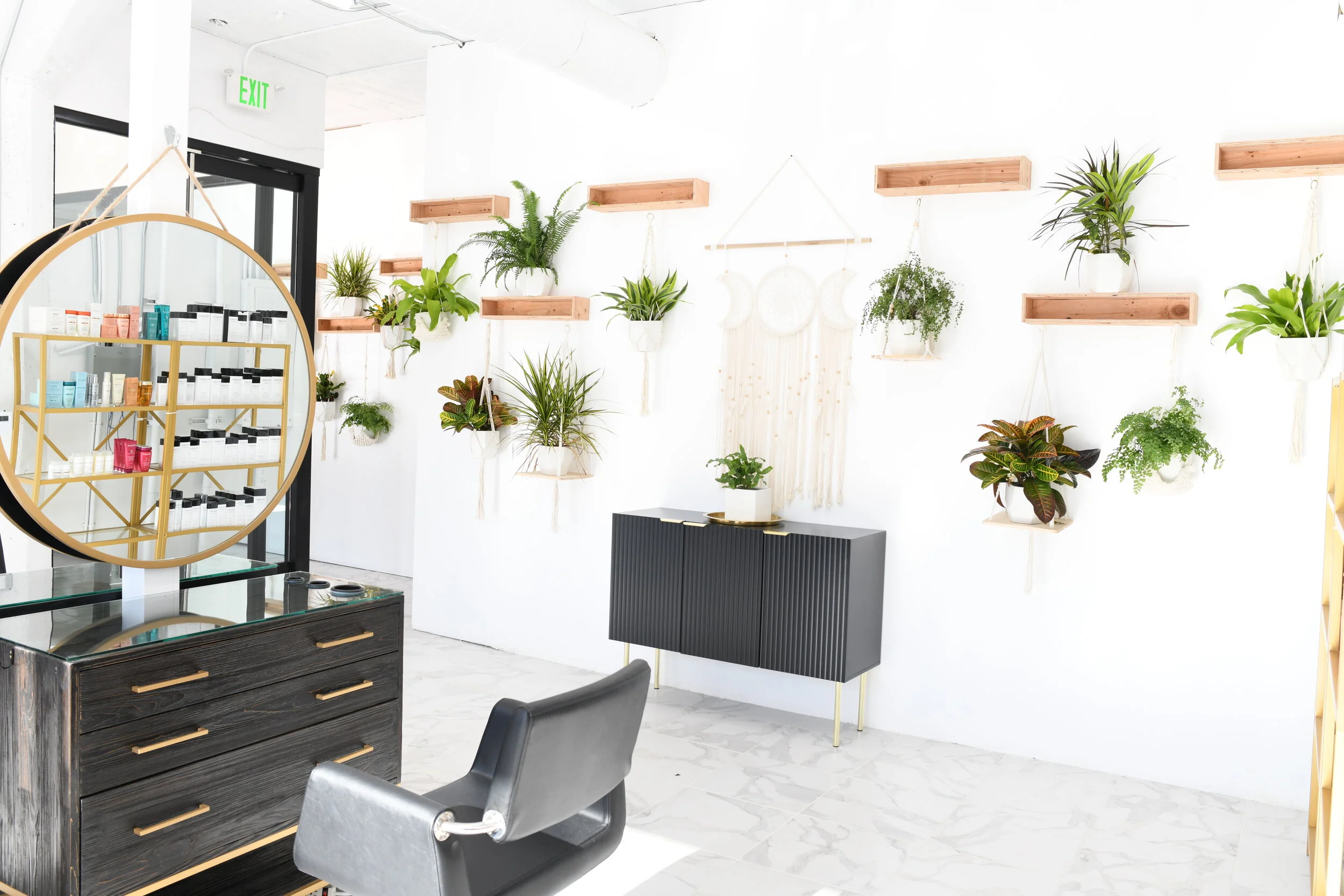 Neihule Academy - Cosmetology School Salon