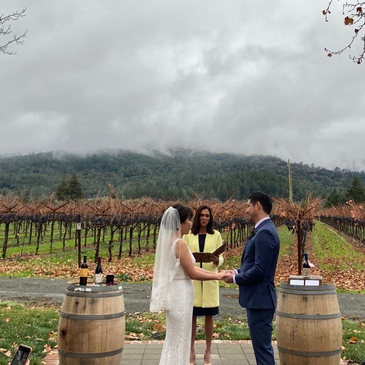 Rainy Day elopements are sooooo romantic! #rainywedding  #covidelopement #napavalley #napawedding #hitched #elopement #aintnomoutainhighenough