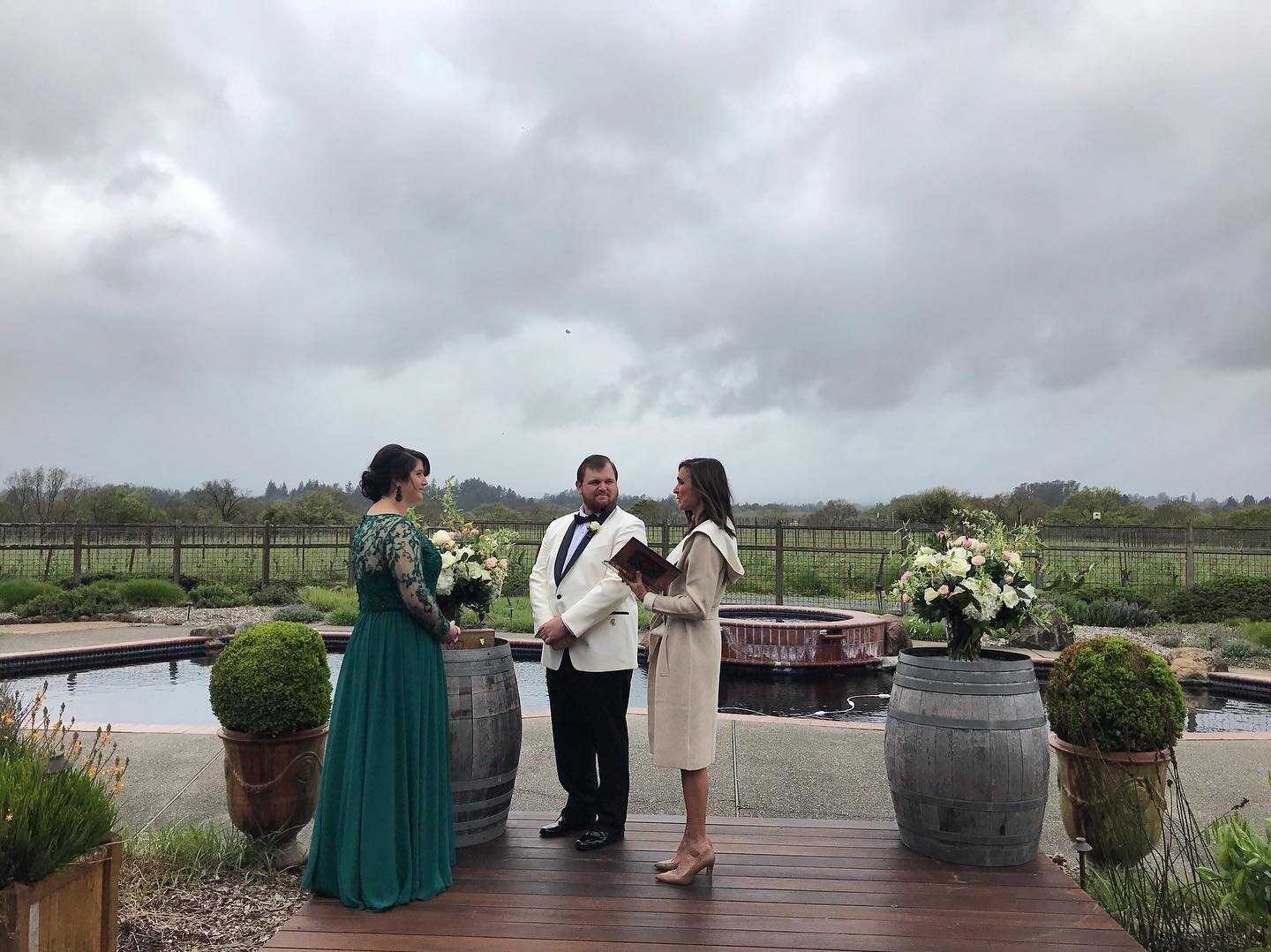 Green dress, grey skies, and tons of LOVE#elopement #covidlove #covidwedding  #sonomacountywedding #winecountrywedding #uniqueweddingdress #sonomaofficiant