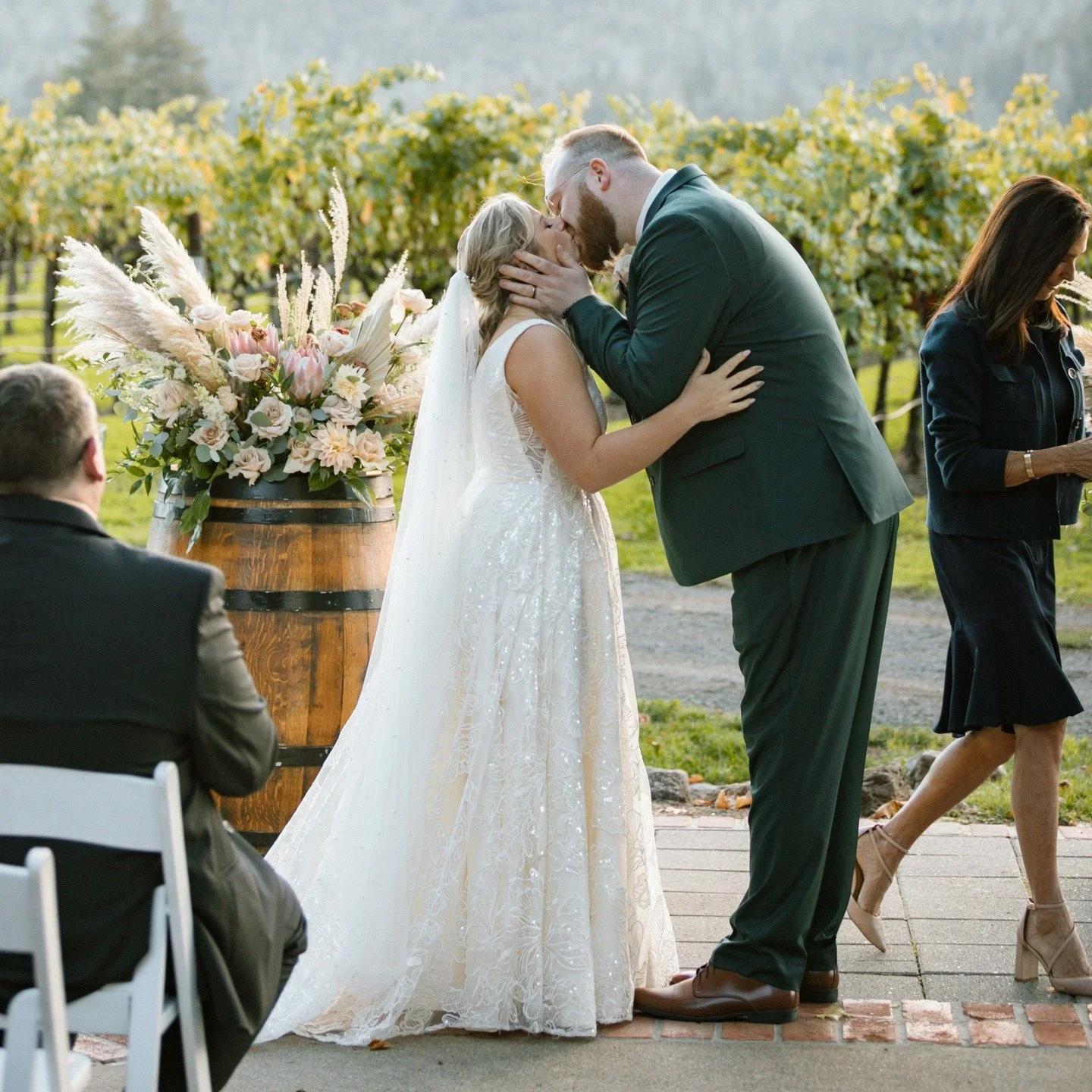 Get outa the way for the kiss! Three's a crowd! #napaofficiant #napaweddingofficiant #napaminister #sonomaofficiant #sonomaweddingofficiant #sonomaminister #napawedding