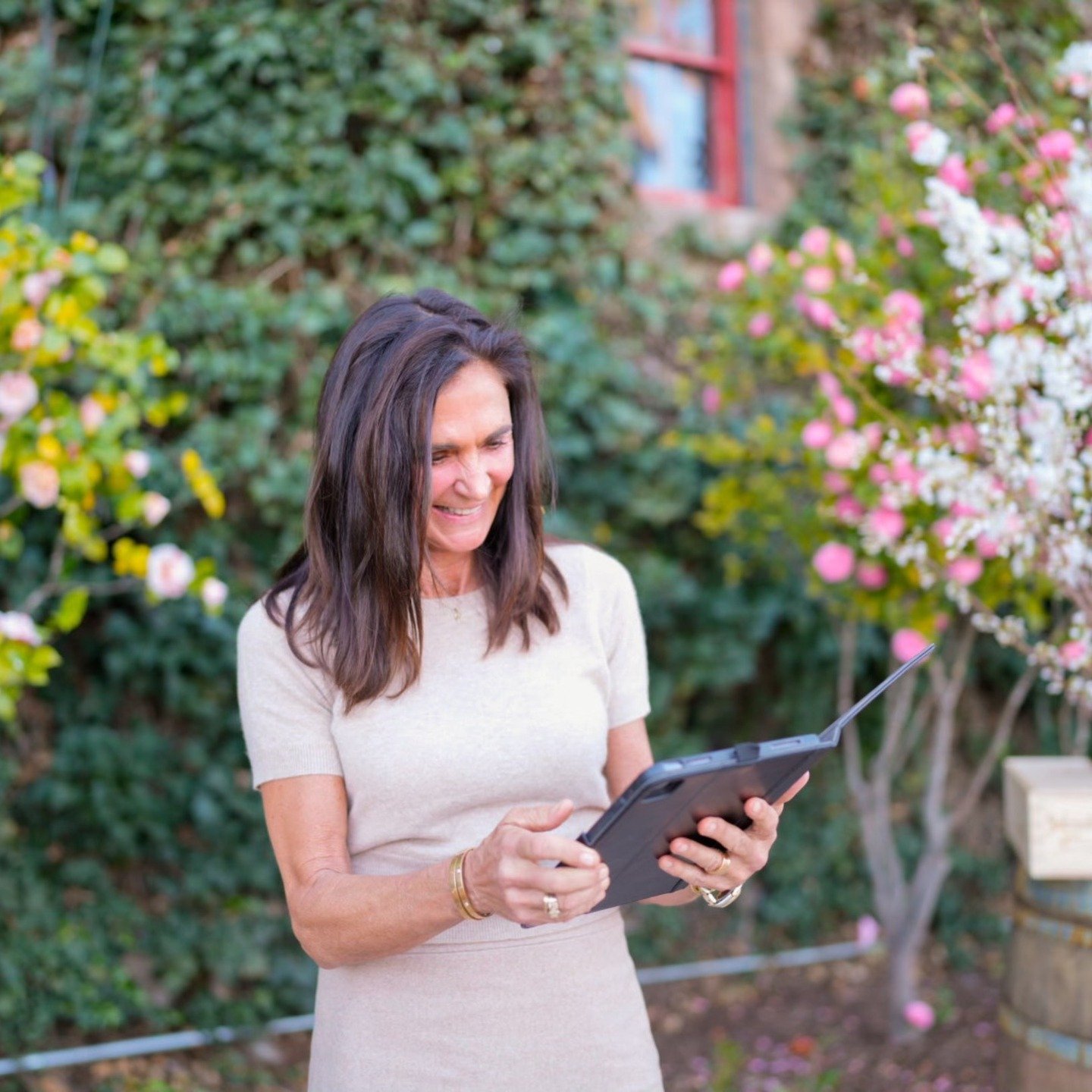 Look at me, having a little laugh at the ceremony I created! #napaofficiant #sonomaofficiant #napaweddingofficiant #sonomaweddingofficiant #napawedding #napaminister #sonomaminister