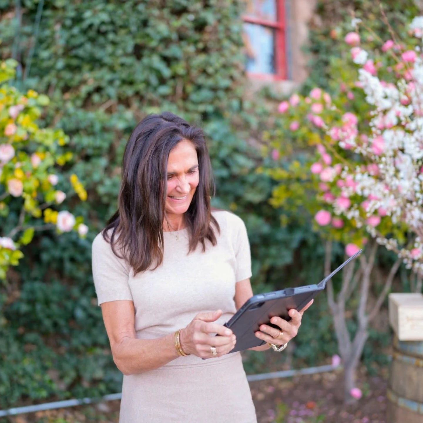 Look at me, having a little laugh at the ceremony I created! #napaofficiant #sonomaofficiant #napaweddingofficiant #sonomaweddingofficiant #napawedding #napaminister #sonomaminister