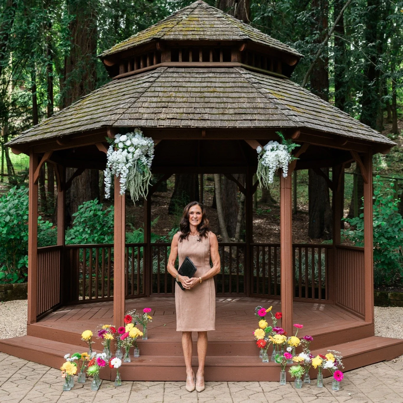 I usually walk, get the crowd revved up, make an unplugged announcement, then Let's goooooooooooo! #napaofficiant #sonomaofficiant #napaweddingofficiant #sonomaweddingofficiant #winecountryofficiant #napaminister #sonomaminister #elopeinsonoma